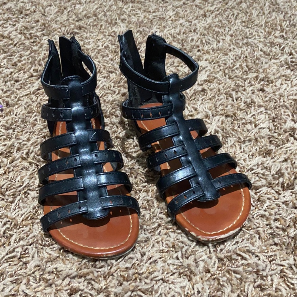 Girls Zip up Sandler size 11.